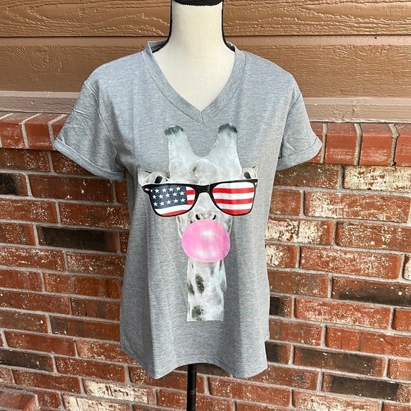 Women's Patriotic Giraffe Summer Crewneck Short Sleeve Graphic Tee Size Medium - Picture 1 of 6